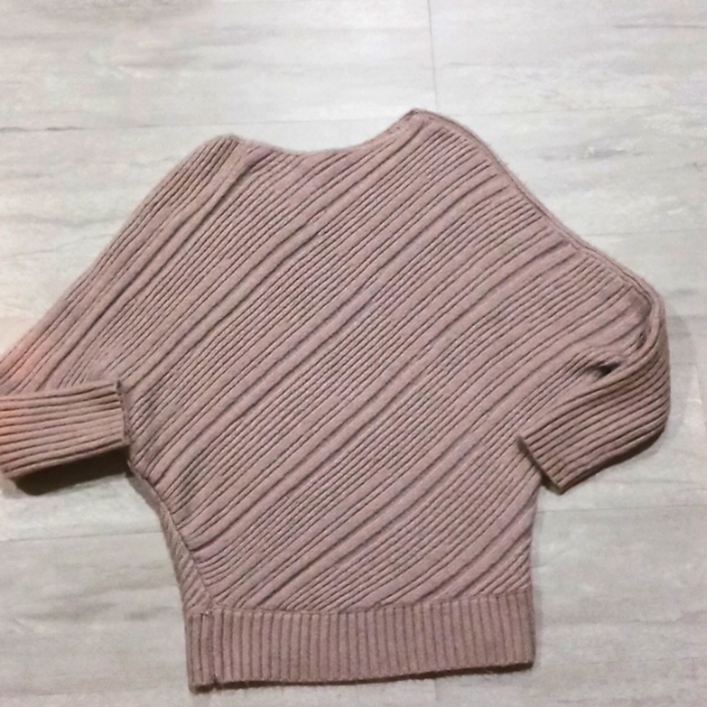 Jennifer Lopez Knit Pull-over Sweater. SIZE small.
